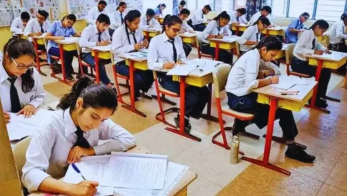 यूपी बोर्ड की परीक्षा में 100 साल बाद ऐतिहासिक बदलाव… कॉपियों का लेआउट बदला, नकल रोकने का बड़ा कदम