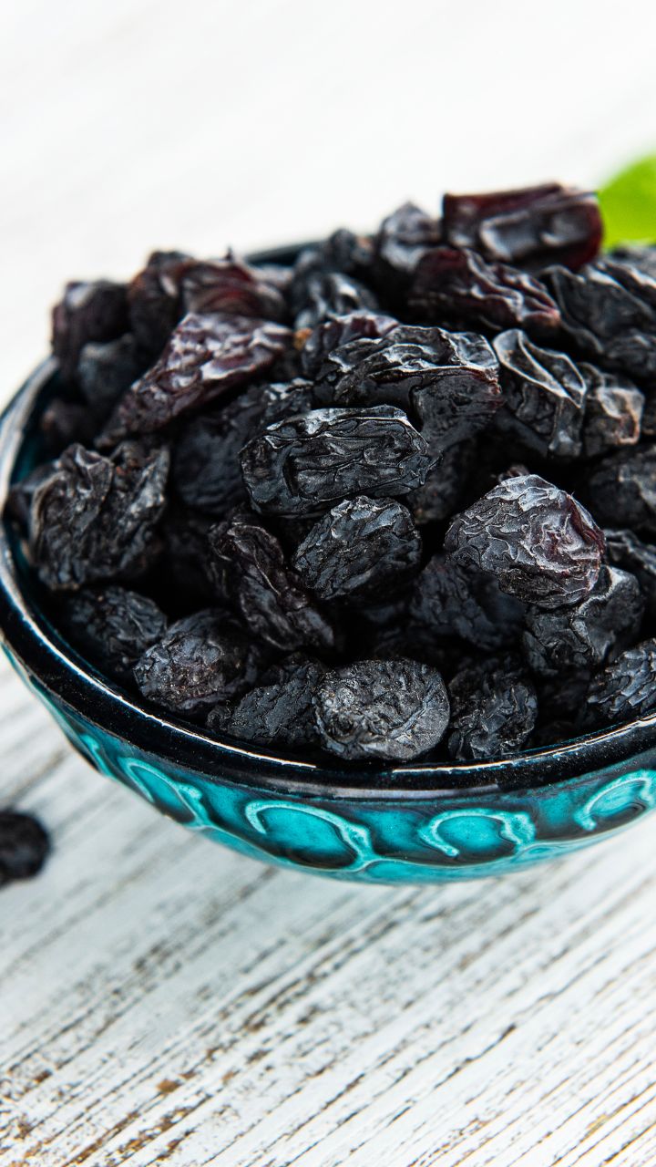 रोज खाएं ये अनोखी किशमिश, मिलेंगे ये शानदार फायदे