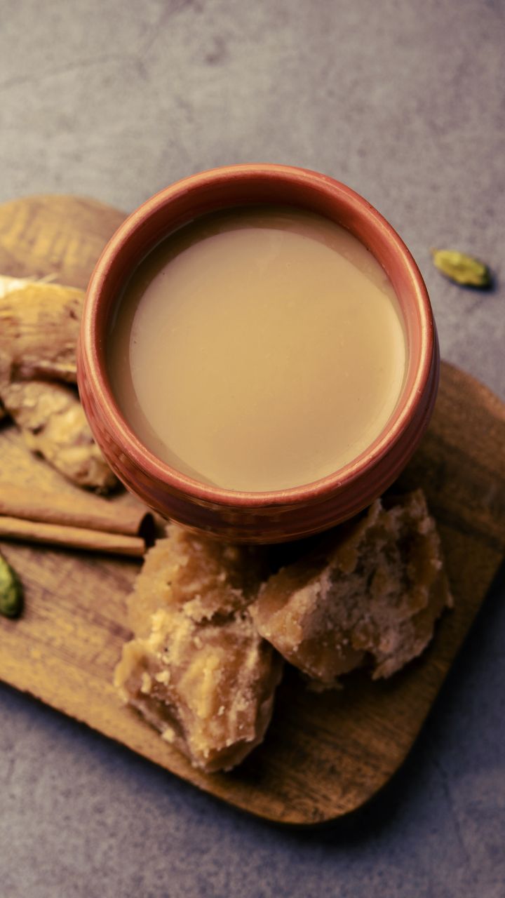 गुड़ वाली चाय कैसे बनाएं